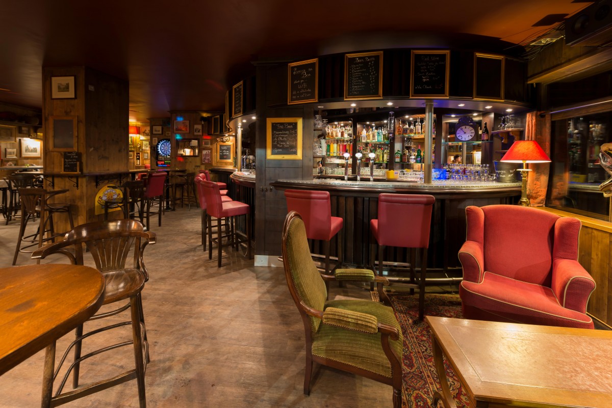 Pub Red Fox © Val 2400 Pub Red Fox © Val 2400