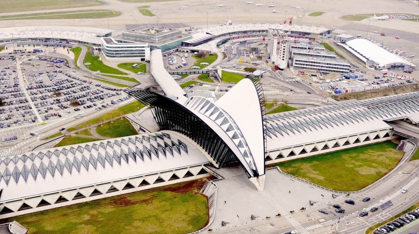 aeroport-international-lyon-st-exupery-vue-du-ciel-8918041