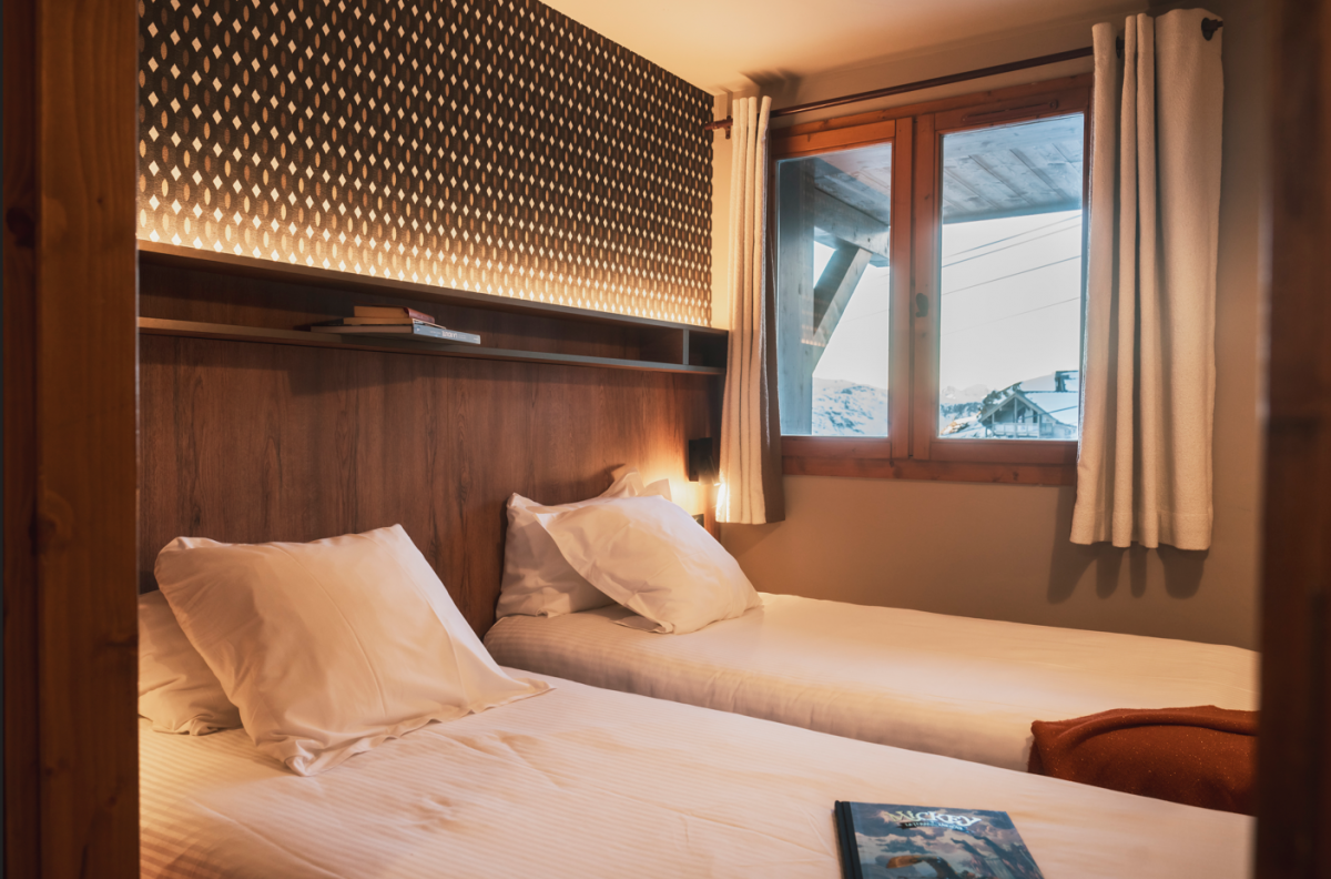 5P8EST  - ©  5P8EST   5P8EST