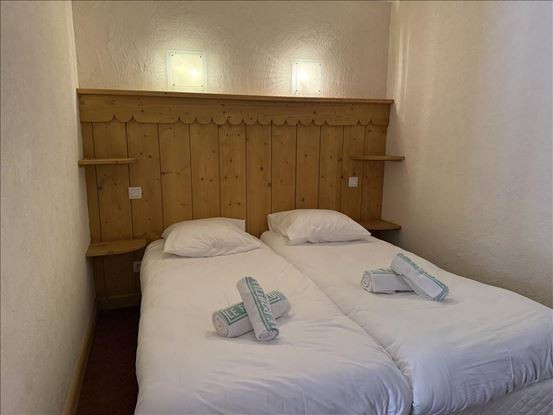 7c93d035-8458-47f5-8d23-5e028101cac2-16809422