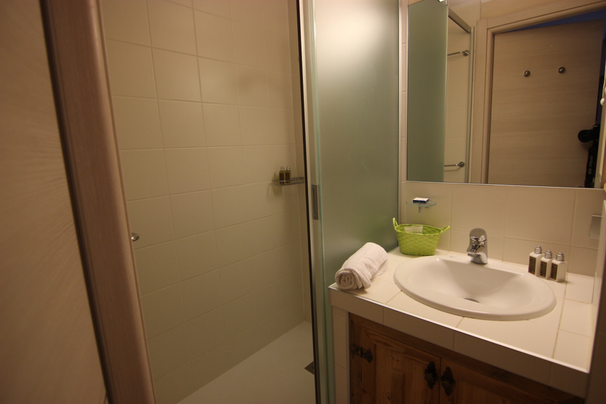 _lv_images__lot_0000010412_05_17249741