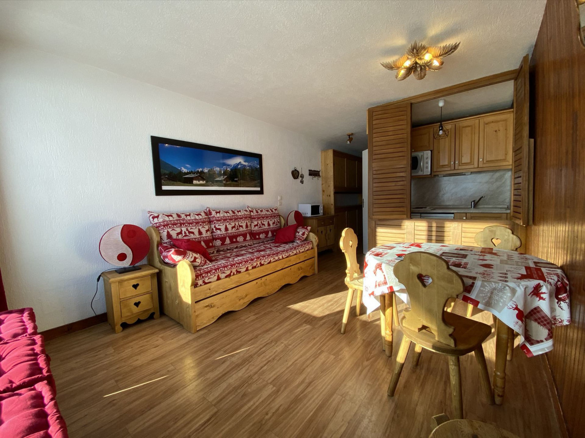 _lv_images__lot_0000230011_01_19027972