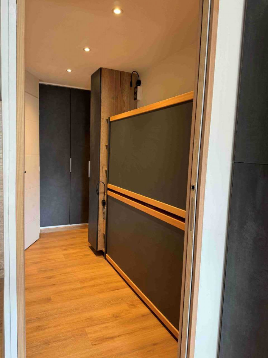 _lv_images__lot_0000250076_08_17572275