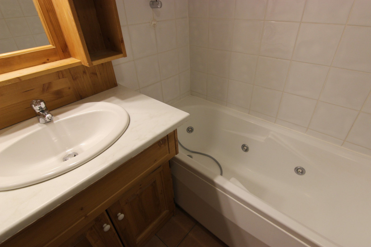 _lv_images__lot_0000380631_07_17571704