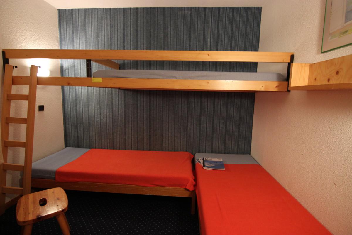 _lv_images__lot_0000420703_08_17293378