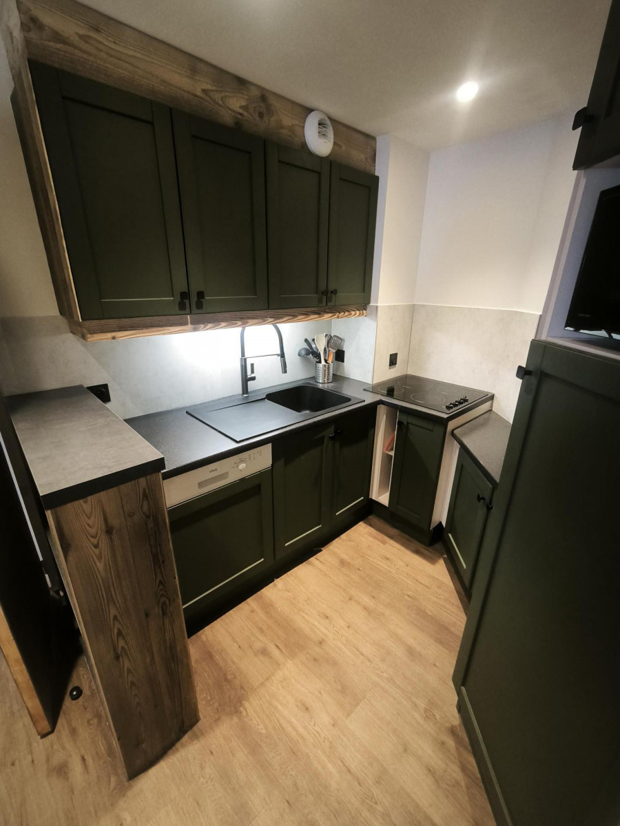 _lv_images__lot_0000440310_06_17549317