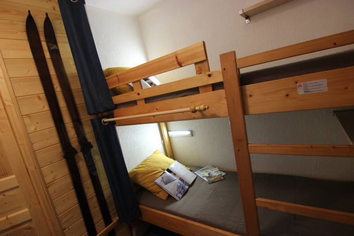 _lv_images__lot_0000480047_08_16907354