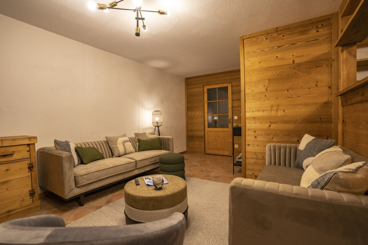 _lv_images__lot_0000480068_02_15919837