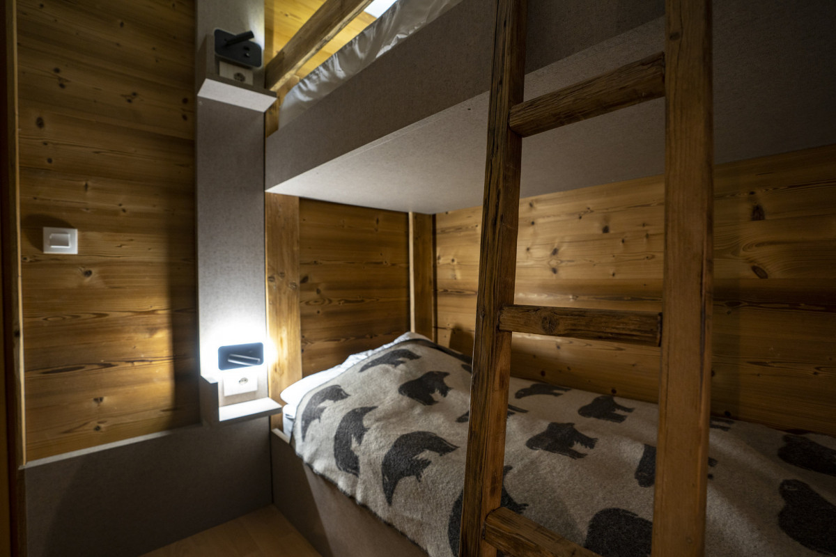 _lv_images__lot_0000480068_04_16905927