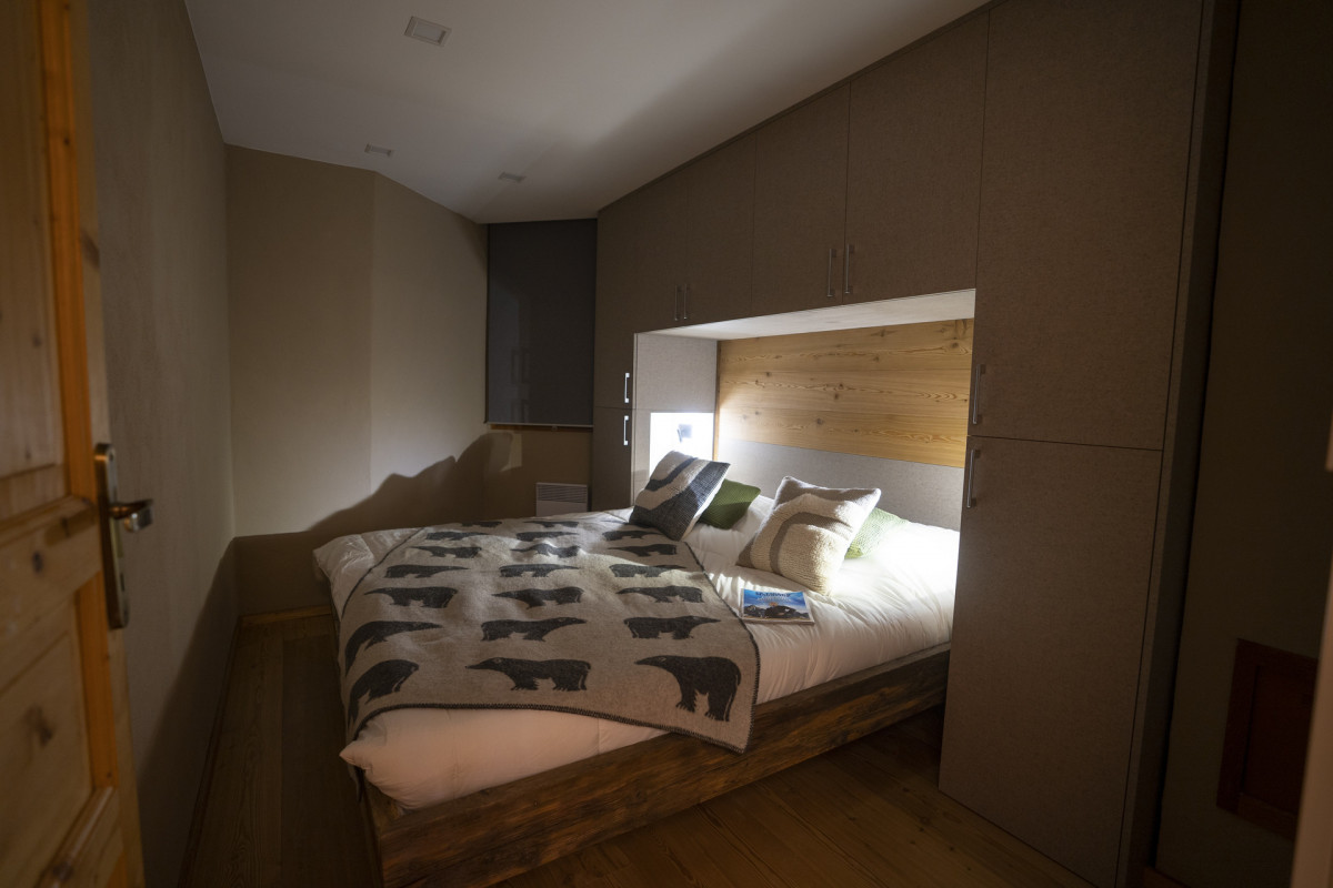 _lv_images__lot_0000480068_06_15919841