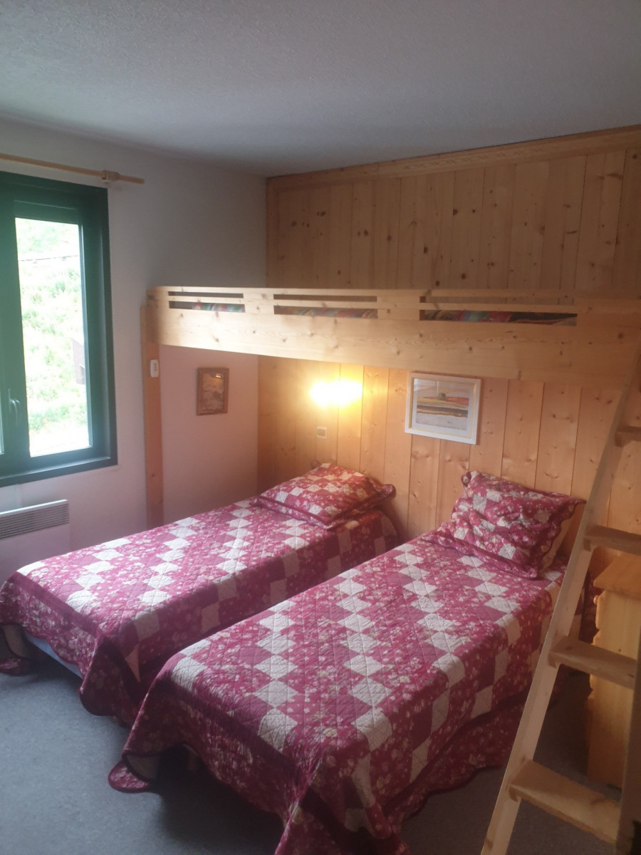 _lv_images__lot_0000480069_03_16366302