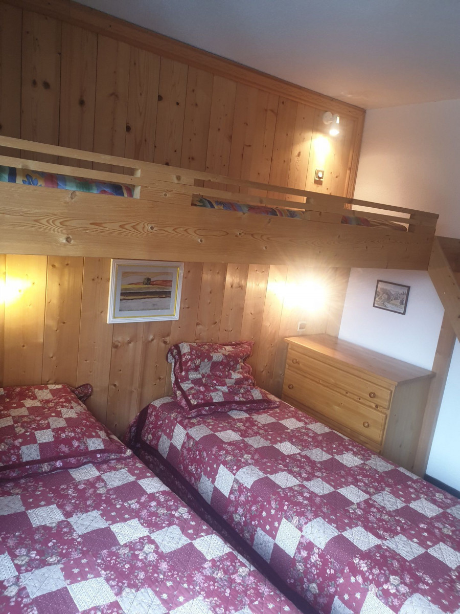 _lv_images__lot_0000480069_04_15654692