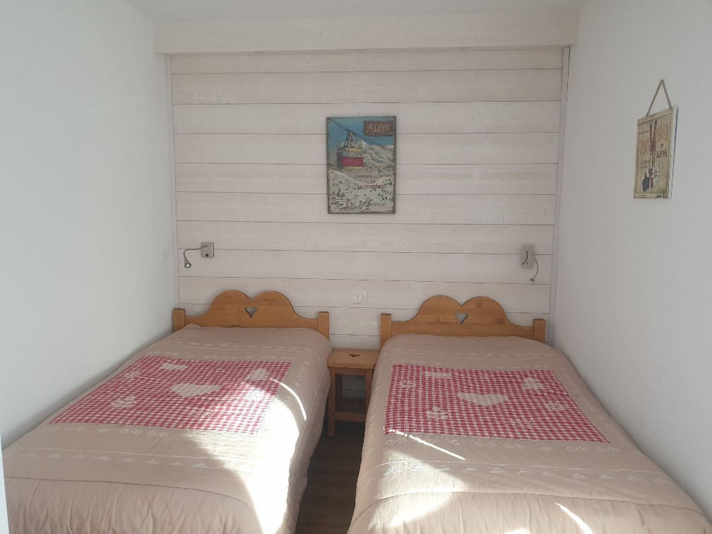 _lv_images__lot_0000480097_03_15639760