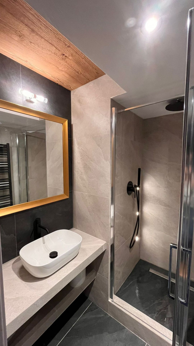 _lv_images__lot_0000480114_05_17503774