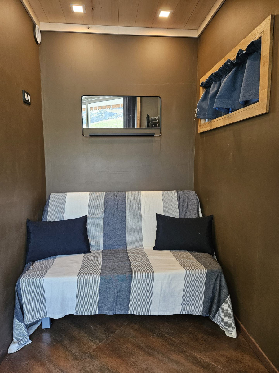 _lv_images__lot_0000480129_04_16549516