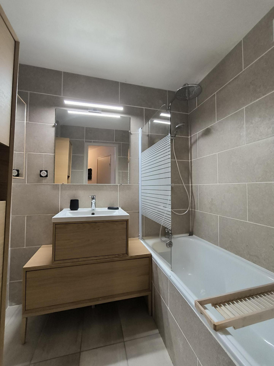 _lv_images__lot_0000480156_10_16831953