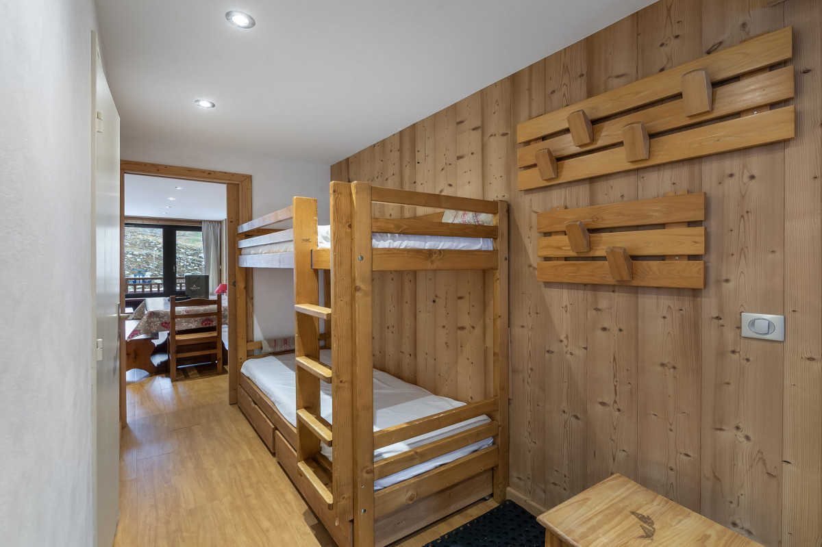 _lv_images__lot_0074061519_06_15922158