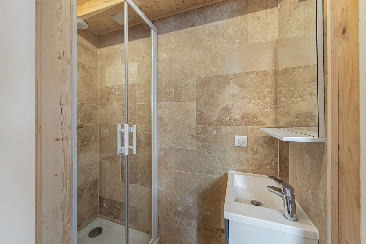 _lv_images__lot_0074061863_06_16368012