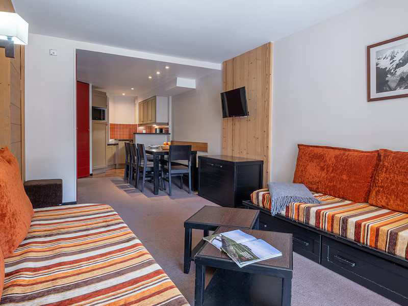 aaa-163757-43-17081223