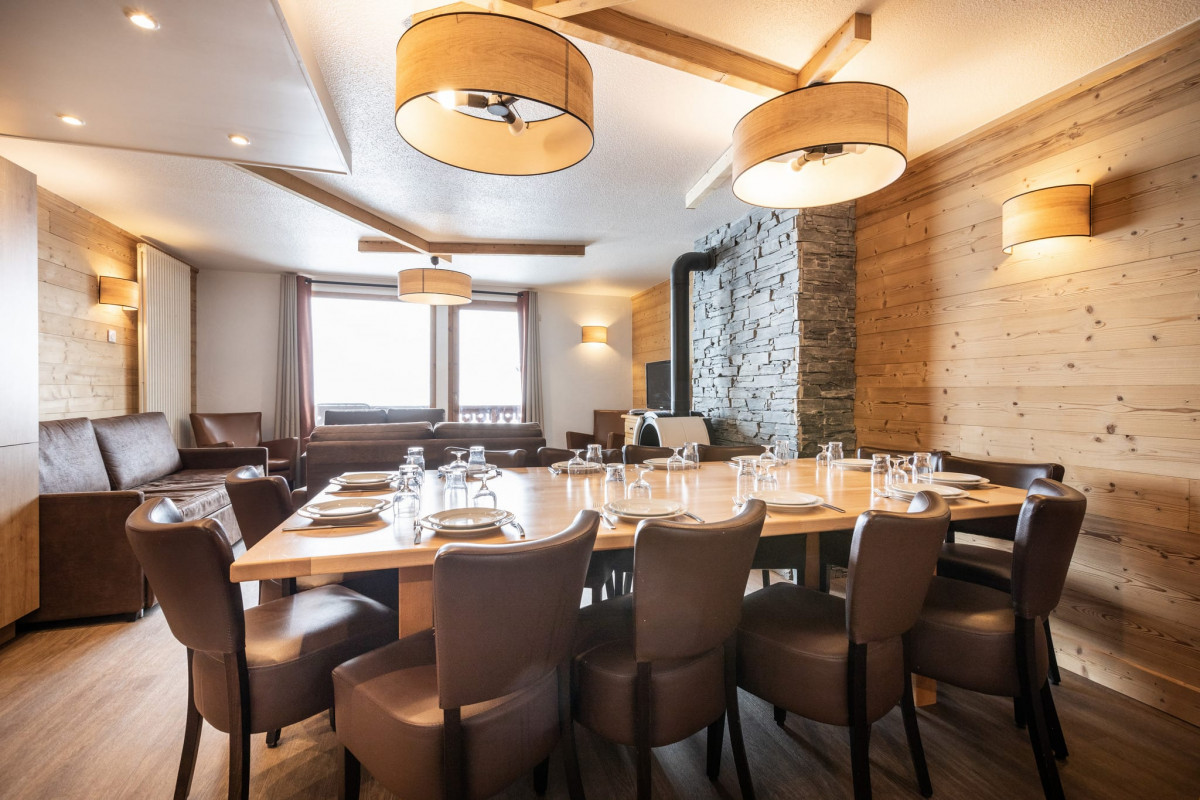 APPARTEMENT 12/14 PERSONNES 115M² - © @Val Chavière APPARTEMENT 12/14 PERSONNES 115M²