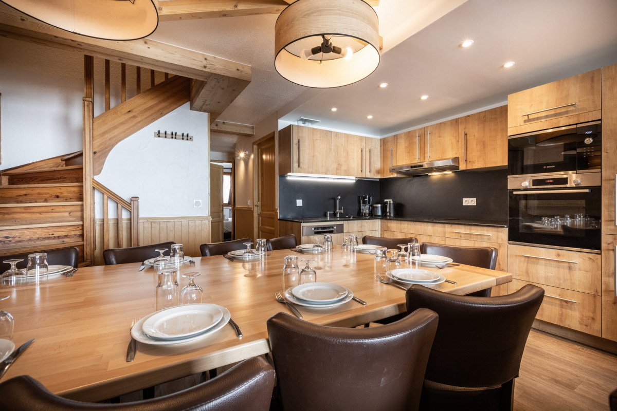 APPARTEMENT 12/14 PERSONNES 115M² - © @Val Chavière APPARTEMENT 12/14 PERSONNES 115M²