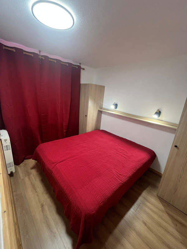 _lv_images__lot_0000380630_05_16863352