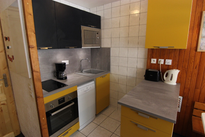 _lv_images__lot_0000480047_03_15906339