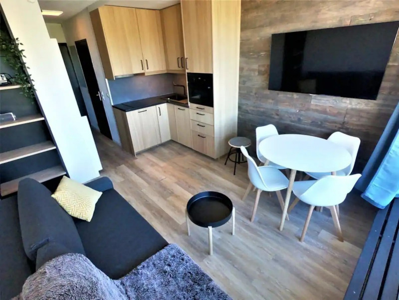 _lv_images__lot_0000480079_01_17032683