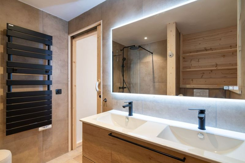 _lv_images__lot_0000480128_05_15639633