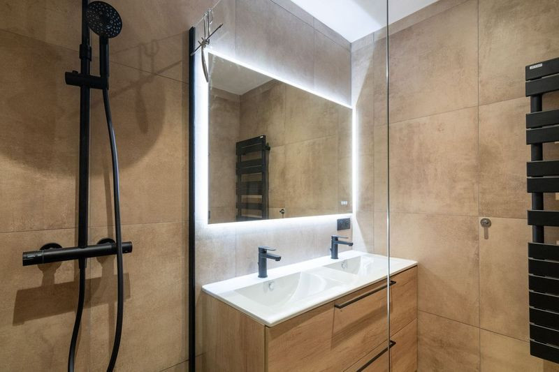 _lv_images__lot_0000480128_08_16862900