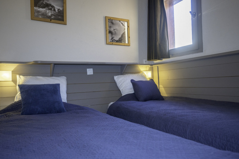 _lv_images__lot_0000480136_04_16862913