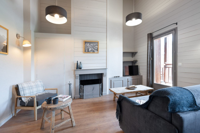 _lv_images__lot_0000480138_01_16389268