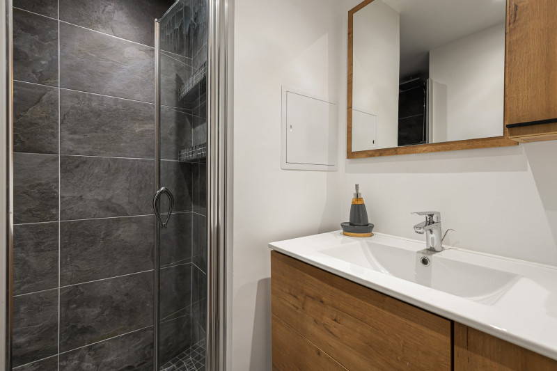 _lv_images__lot_0060511461_08_13021593