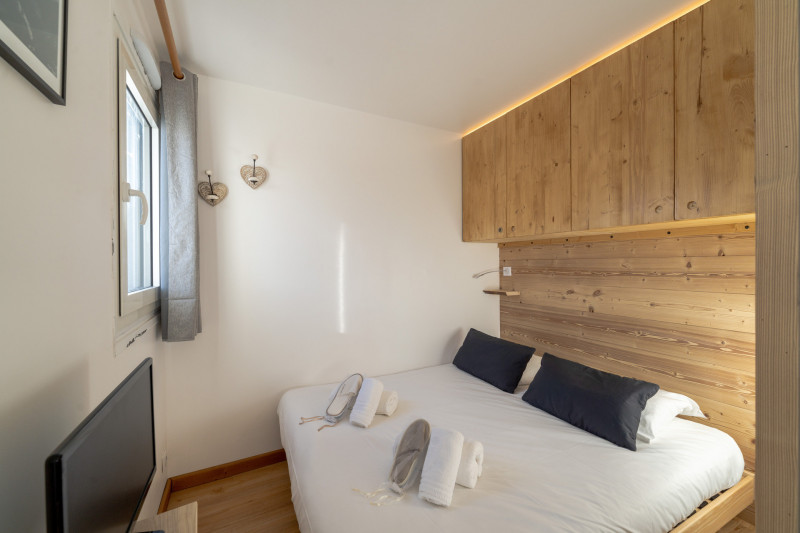 _lv_images__lot_0060511576_06_18445460